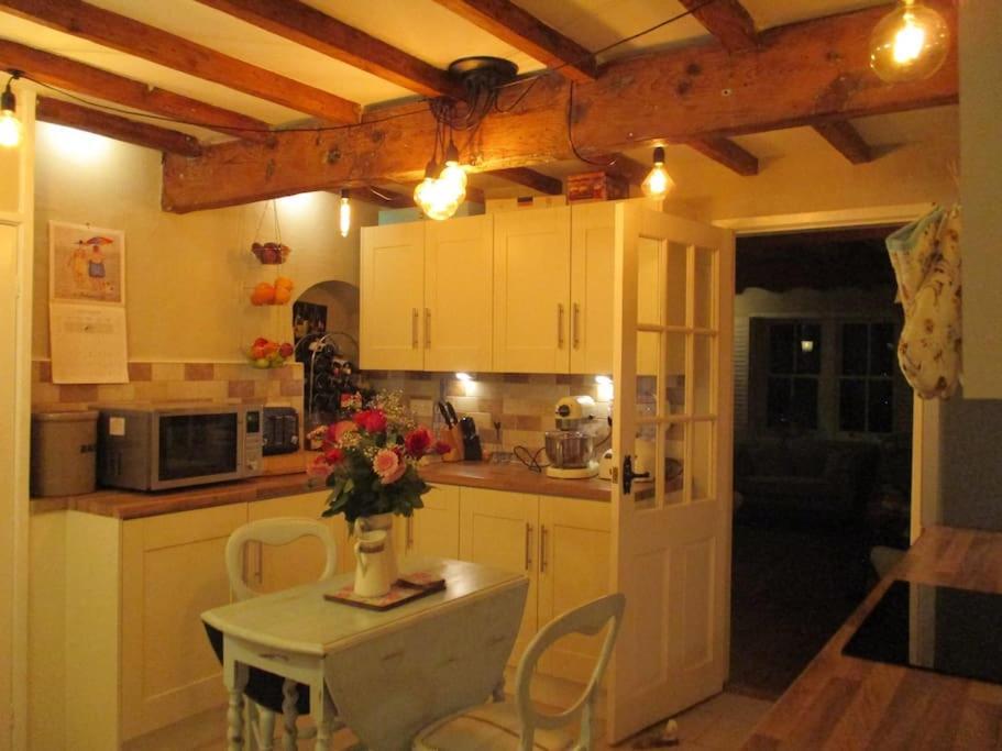 1800 Period Grade 2 Listed Cottage Addingham Exterior foto